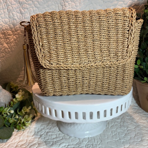 No Brand Handbags - Woven Straw Clutch with Tassel in Natural
